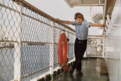 lapsi laivan kannella 1984