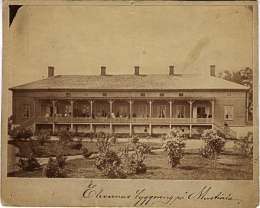 Mustialan opiston oppilaiden rakennus 1860-luvulla. Kuva: Museovirasto.