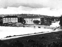 Taalintehtaan työväenasuntoja 1869. Kuva: Museovirasto.