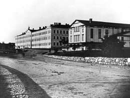 Venäjän armeijan kasarmi Helsingin Heikinkadulla. Kuva: Museovirasto.