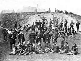 Suomen kaartin leirissä keväällä 1878. Museovirasto.