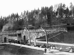 Aleksanteri III:n seurue Saimaan kanavassa kesällä 1885. Kuva: I.Indurski. Museovirasto.