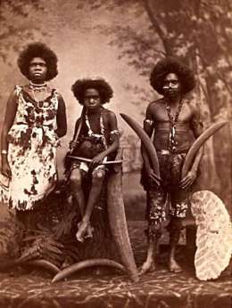 Australian alkeräisasukkaita helsinkiläisessä sirkuksessa 1886. Kuva: Museovirasto.