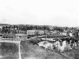 Högforsin eli Karkkilan tehdastaajama Pyhäjärven pitäjässä. Kuva: Museovirasto.