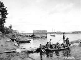 Poikia ongella Loviisassa (n. 1895) Kuva: Ståhlberg, Museovirasto.