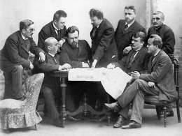 Päivälehden toimitus 1893. Vas. Kasimir Leino, Santeri Ingman, Reinhold Roine, C.O. Sjöberg, Juhani Aho, Arvid Järnefelt, Eero Erkko, Filip Waren, Erkki Reijonen. Kuva: K.E. Ståhlberg, Museovirasto.
