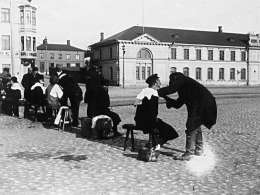Venäläisiä partureita. Kuva: Gestrin, Helsingin kaupunginmuseon kuvaarkisto. 