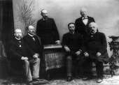 Kulttuuriadressin viejät Pietarissa, vas. Brögger, van der Vlugt, NormanHansen, Trarieux, Brusa, Nordenskiöld. Kuva: Museovirasto.