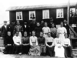 Villakehräämön työläisiä. Kuva: Museovirasto 158242.