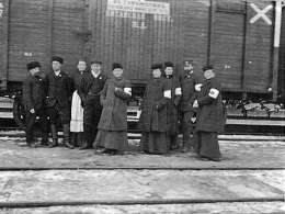 Guntshulin suomalainen ambulanssi. Kuva: Museovirasto 11.8-75.