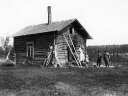 Samuli Paulaharju: savutupa Muhoksella. Kuva: Museovirasto 3490:1416.