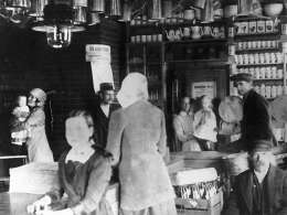 Osuuskauppa Urjalassa. Kuva: Museovirasto 27.2-76.