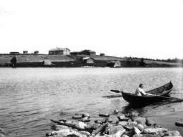 Samuli Paulaharju: Kuhmon Kotajärvi. Kuva: Museovirasto, 3490:2196.