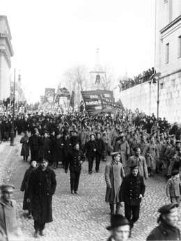 Venäläisiä sotilaita Unioninkadulla 17.4. 1917. Kuva: Museovirasto 65325.