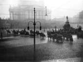 Venläisiä sotilaita senaatintorilla 17.4. 1917. Kuva: Museovirasto 83899.