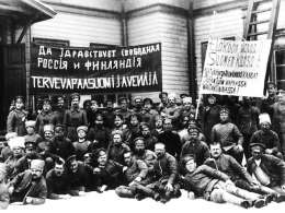 Vallankumouksellisia venäläissotilaita Helsingissä kesällä 1917. Kuva: Museovirasto 121394.