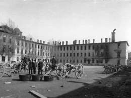 Helsingissä sijaitseva Turun kasarmi tuhoutui perusteellisesti sodassa. Kuva: Museovirasto.