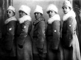 Vapaaehtoisia suomalaisia sotilaita Virossa. Kortti on päivätty 28.1.1919 Tartossa. Antti Kuusterän hallussa.