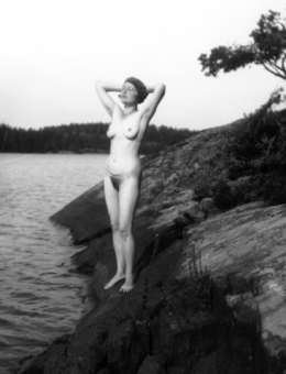 Martti Wegelius: aurinkokylpy. Kuva: Suomen valokuvataiteen museo.
