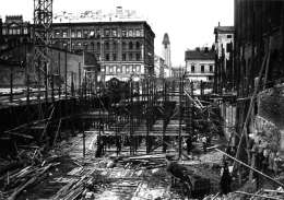 I. Timiriasew: katutyömaa. Kuva: Helsingin kaupunginmuseon kuva-arkisto, neg.no. 1902.
