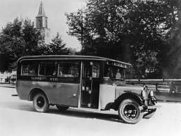 Porilaisen Satakunnan liikenteen omnibusautomobiili Turussa. Kuva Matti Vihervirran hallussa.