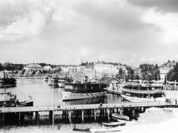 Otso Pietinen: Savonlinnan satama. Kuva: Suomen valokuvataiteen museo, SML 580