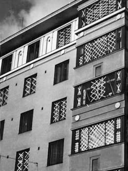 Ikkunateippejä Helsingin Töölössä. Kuva: Museovirasto 192978.