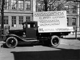 Isänmaallisen kansanliikkeen mainos. Kuva: Pietinen, Museovirasto 19034.