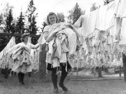 Pekka Kyytinen: pyykkäreitä. Kuva: Museovirasto.