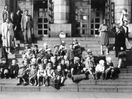 Pietinen: sotalasten kotiinpaluu. Kuva: Museovirasto, 51044.