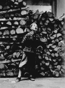 Kalle Kultala: pihalaulaja. Kuva: Suomen valokuvataiteen museo, cd: 770.