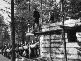 Rintaman vakiinnuttua oli rakentamistoiminta vilkasta. Kuva: Museovirasto, 30.1.-85.