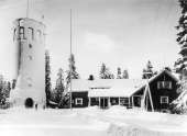 Puijon näkötorni. Kuva: Suomen valokuvataiteen museo, Pietinen, SMY 14189.