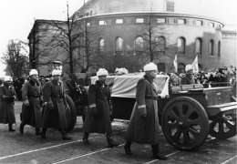 Mannerheimin hautajaiset. Kuva: Suomen valokuvataiteen museo.