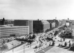 Mannerheimintie. Kuva: Suomen valokuvataiteen museo, Pietinen, SMY 14399.