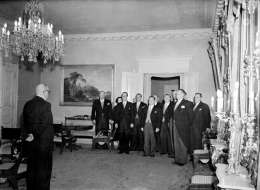 Kalle Kultala: Presidentti Paasikivi ja Sakari Tuomiojan hallitus. Kuva: Suomen valokuvataiteen museo, cd: 3331.