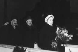 Kalle Kultala: Neuvostoliiton varapääministeri Anatas Mikojan saapui Suomeen 26. marraskuuta. Kuva: Suomen valokuvataiteen museo, KK 8/76.