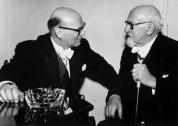 Pääministeri Urho Kekkonen ja kirjailija Ilmari Kianto. Kuva: Museovirasto, neg. 188260.