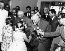Hrushtshev ja Bulganin Lastenlinnassa. Kuva: Suomen valokuvataiteen museo, KK 11/76.