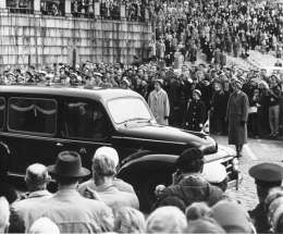 Kalle Kultala: Jean Sibeliuksen hautajaiset. Kuva: Suomen valokuvataiteen museo, KK 11/76.