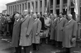 Kalle Kultala: Presidentit Voroshilov ja Kekkonen, oikealla puoluesihteeri Hrushtshev. Kuva: Suomen valokuvataiteen museo, cd: 138 b.