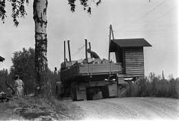 Kalle Kultala: maitolaituri Kuhmoisissa. Kuva: Suomen valokuvataiteen museo, cd: 1561 c.