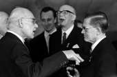Kalle Kultala: Presidentti Kekkonen Puolan johtajien Alex. Zawadzkin ja Wlad. Gomulkan seurassa. Kuva: Suomen valokuvataiteen museo, cd: 11 a.
