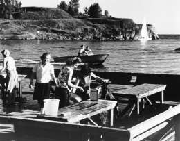 Volker von Bonin: matonpesua Kaivopuistossa. Kuva: Museovirasto, 8.1.-87.