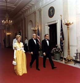 Presidentit Kekkonen ja Nixon Valkoisessa talossa. Kuva: Museovirasto.