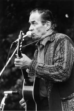 Eero Roine: Tapio Rautavaara, kuvaajan hallussa.