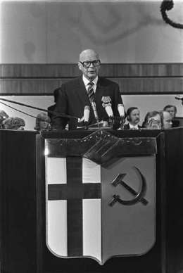 Kalle Kultala: presidentti Kekkonen ja SNS:n tunnus. Kuva: Suomen valokuvataiteen museo, cd: 278 c.