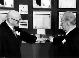 Presidentti Kekkonen ja pääministeri Kosygin käynnistivät Loviisan ydinvoimalan. Kuva: Museovirasto, 6.1.-87.