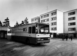 Stefan Bremer: kirjastoauto huolehti Helsingin uusien lähiöiden palvelemisesta, kuvaajan hallussa.