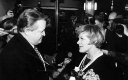Ahtisaari ja Rehn tv-studiossa 6.2. Kuva: Museovirasto.